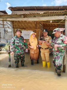 Dua Hari Banjir Masih Bertahan di Sennah Posko Kesehatan Didirikan