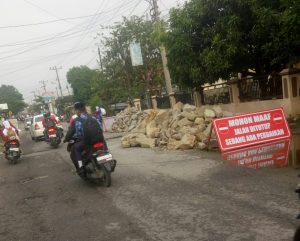 Ada Perbaikan Jalan di Rantauprapat, Pengendara Diimbau Waspada