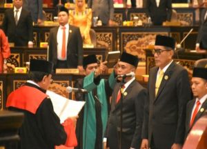 Kaderismanto Diambil Sumpah Jabatan Sebagai Ketua DPRD Riau