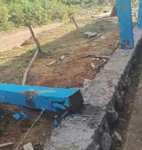 Kejari PASBAR Diminta Periksa Bangunan Pagar SMPN-4 Sungai Beremas Yang Ambruk