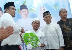 Safari Ramadhan di Mesjid Al Ikhlas Damuli Kebun Labura, Gubsu Beri Bantuan Rp. 250 Juta