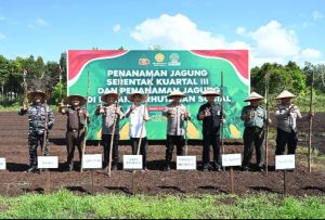 Tanam Jagung Serentak K-III Kampung Tanggung Polres Bengkalis, Bupati Kasmarni : Wujud Asta Cita Presiden Prabowo