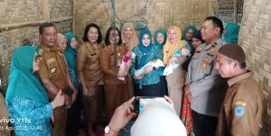 Dikunjungi Ketua PKK, Orang Tua Bayi Kembar 3 Asal Pangkatan Ucap Terimakasih
