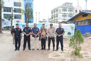 Peduli Pelestarian Lingkungan, Bupati Bengkalis Tanam Pohon Cemara