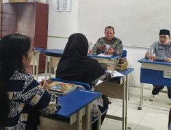 ‎Kadisdik Labuhanbatu Tekankan Disiplin dan Profesionalisme Guru Saat Kunjungi SMPN 4 Bilah Hilir