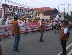 ‎Ratusan Buruh SPBun PTPN IV Regional 1 Demo Polres Labuhanbatu Tuntut Tangkap Curas Sawit di PTPN IV